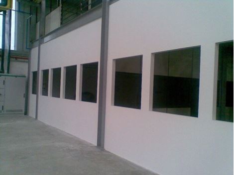 Drywall com pintura e vidros em Itapecerica
